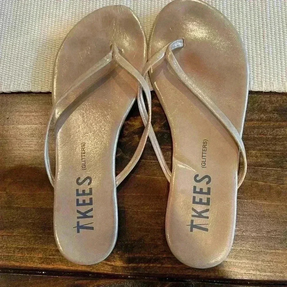 Tkees glitters size 8 gold flip flops, thongs, sandals, see photos - Picture 4 of 4